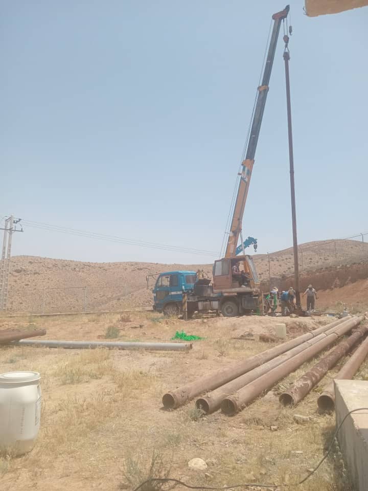 نصب و راه اندازی پمپ شناور و توربینی با دستگاه به مدیریت خداپناه در اسفراین